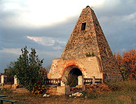 Pira_3L.jpg (14554 bytes)
