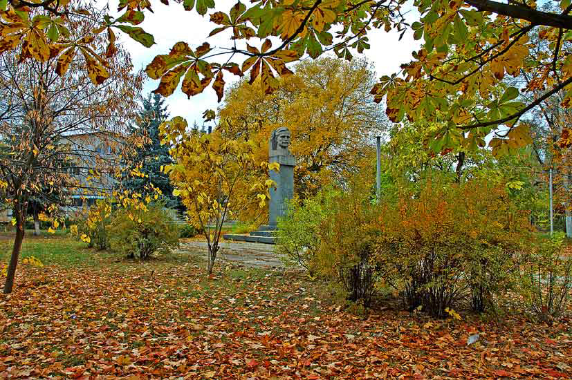 Kagamlik_1.jpg (46345 bytes)