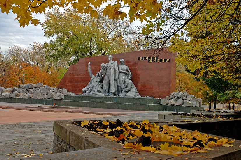Kagamlik_1.jpg (46345 bytes)