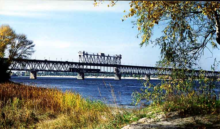 Kagamlik_1.jpg (46345 bytes)